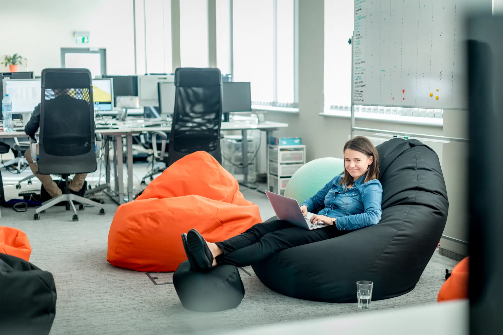 65c2698be3e09240d5733d4f merixstudio cozy workspace%201