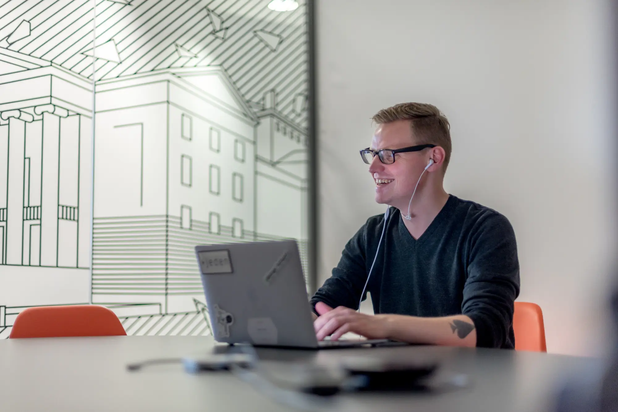 65c25affb927f23eb5d6d0a6 online meeting communication with a remote team%201