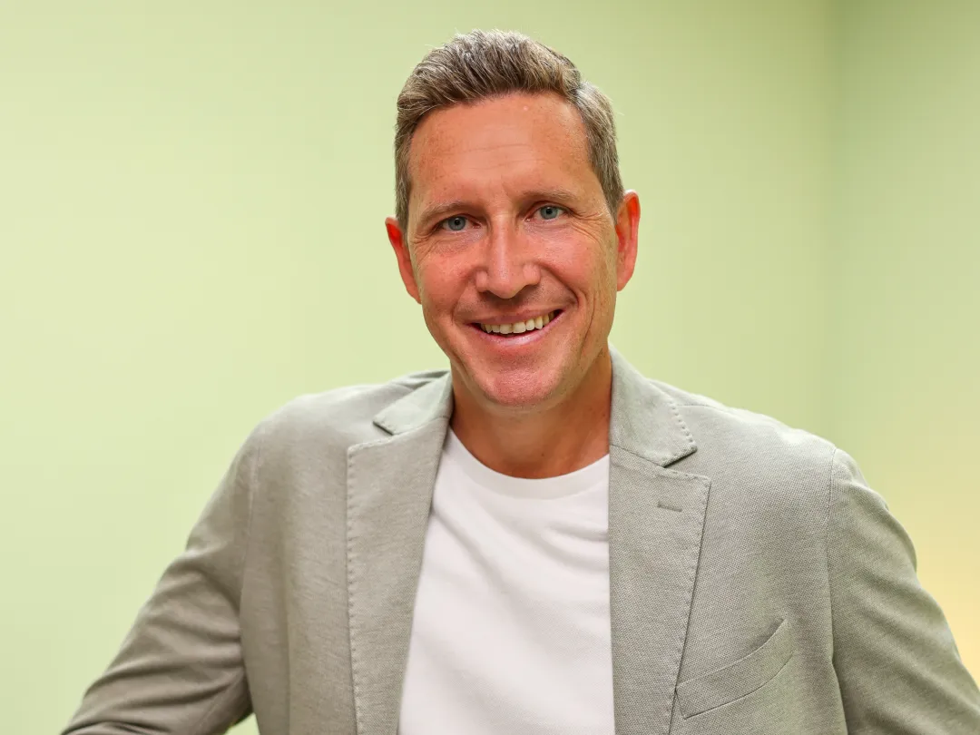 Unsere Mission ist es, eine Zukunft zu schaffen, die auf Bewusstsein und Zusammenarbeit basiert. Marco Schüssler von Baubewusst