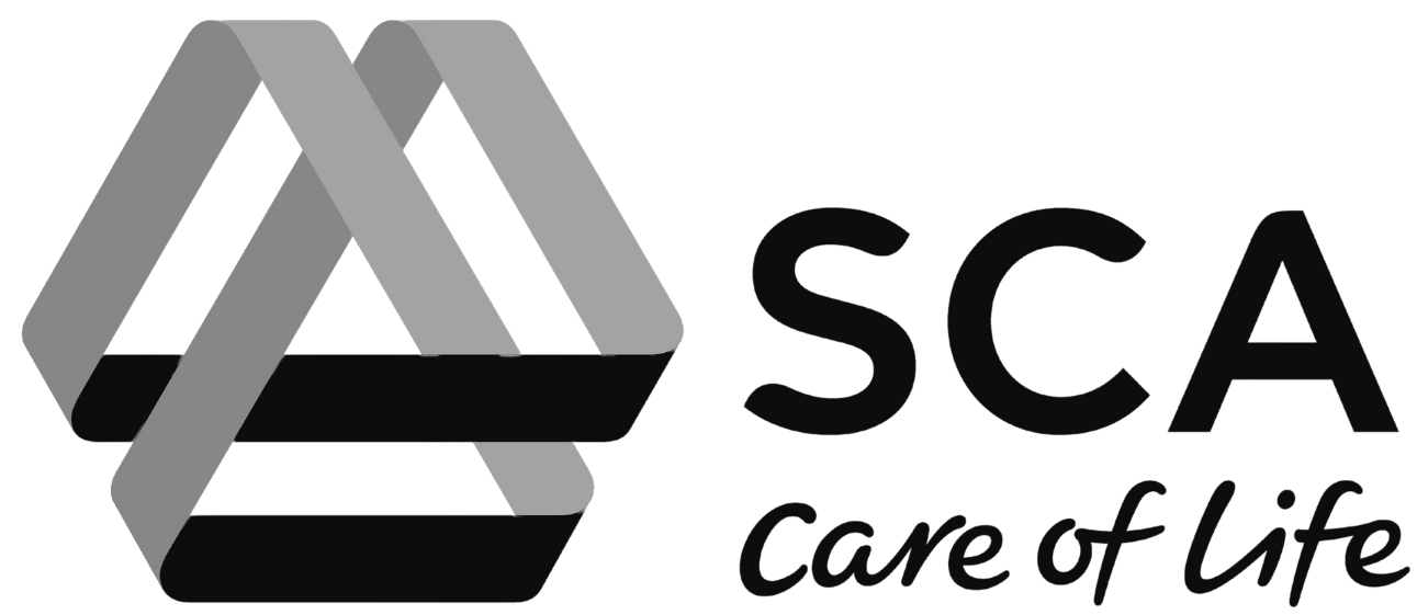 Logo SCA z trzema nakładającymi się paskami po lewej i hasłem Care of Life po prawej.