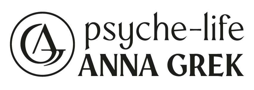 Dla centrum psychologicznego Psyche-Life z Sopotu zaprojektowaliśmy stronę internetową, która pomaga pacjentowi wybrać specjalistę i umówić wizytę. Porządkuje szeroką ofertę terapii i w spokojnym, ciepłym klimacie prowadzi od pierwszego kontaktu z marką do rezerwacji terminu, w gabinecie albo online.