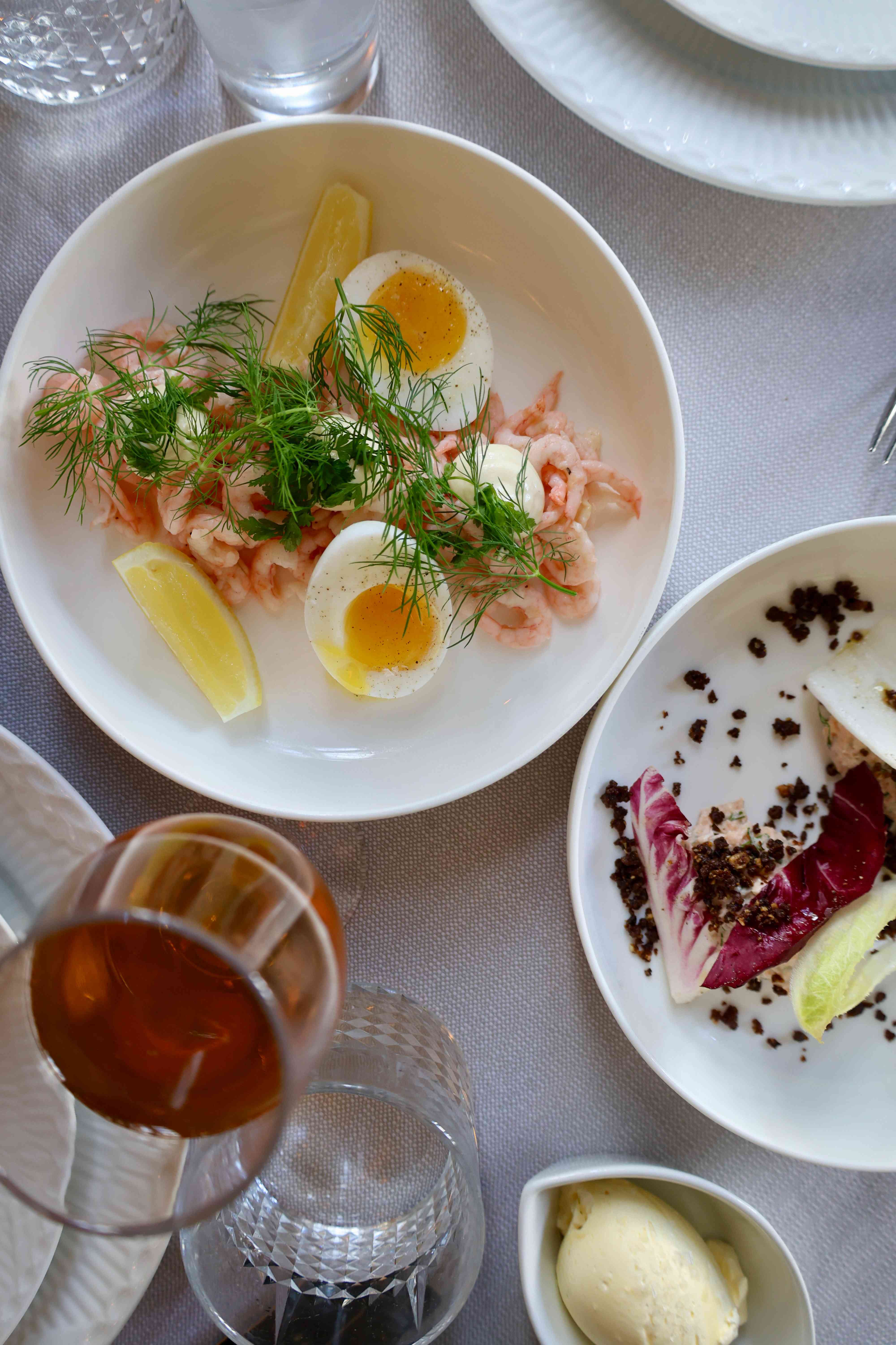 Påskebord med æg hos Brede Spisehus