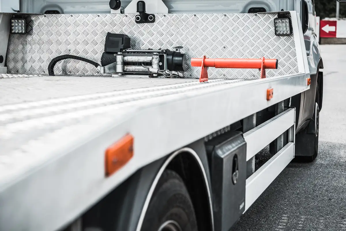 Diesel mechanic performing towing services on a semi truck in Augusta, GA