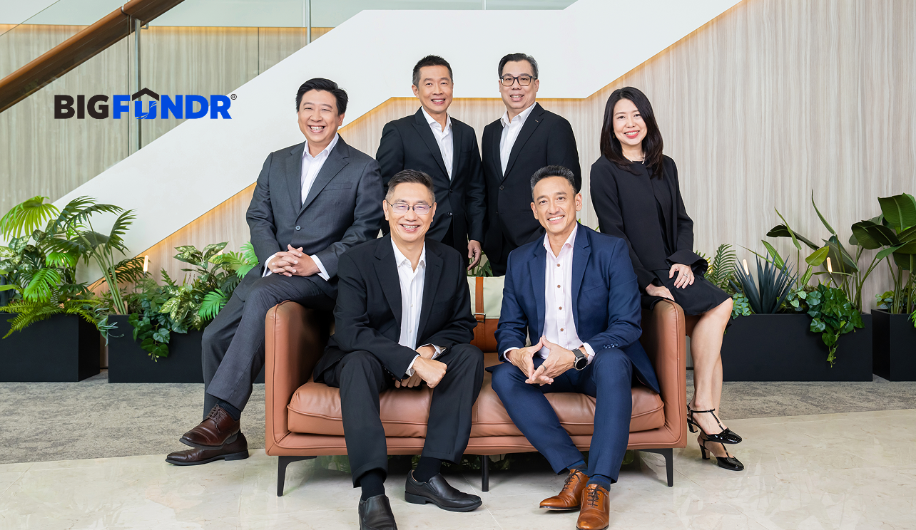 Bigfundr BOD group image (Pictured (back row, left to right): Huang Jie (CFO), Bruce Loo (CEO), David Lai (CTO), Magdalene Eng (Marketing Director). Pictured (front row, left to right): Koh Wee Seng (Chairman of BigFundr, CEO of Aspial Corporation Limited), Meelan Gurung (Senior Director, Corporate Finance & Investments of Aspial Corporation Limited).)