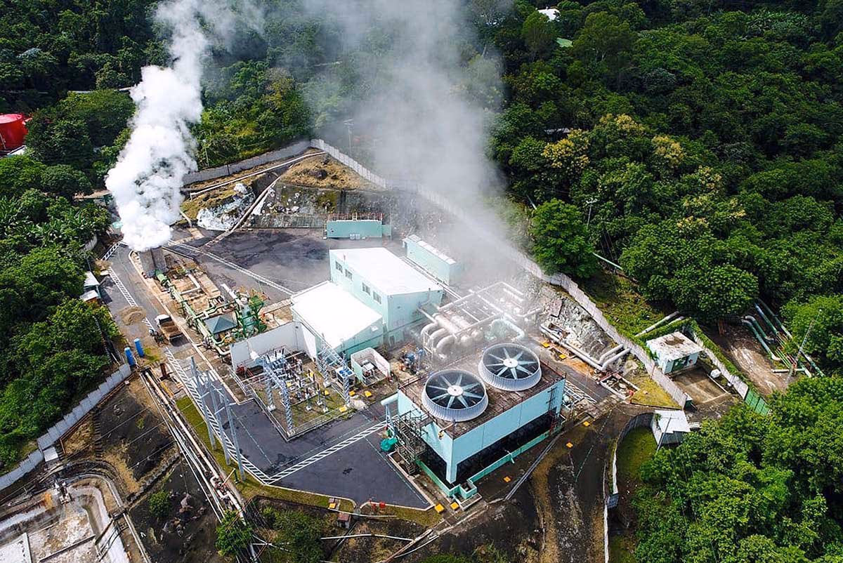 Les fermes de minage de Bitcoin sont installés près de sources d'énergies non exploitées. Comme par exemple ici, au Salvador, au sommet d'un volcan. Centrale Bitcoin