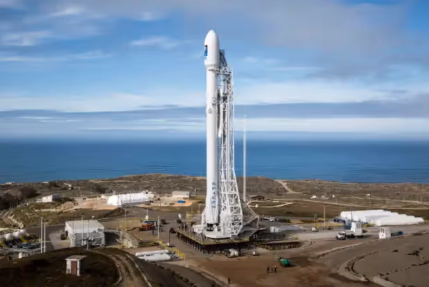 Foguete de spaceX pronto para o lançamento