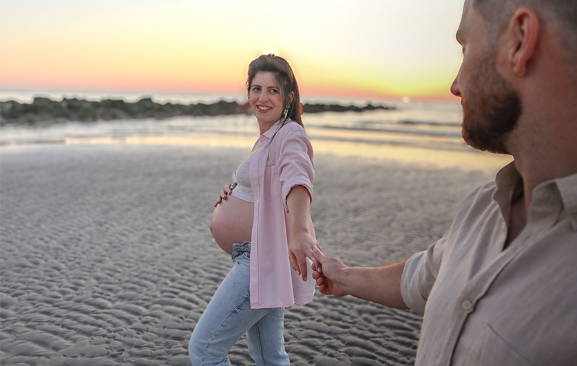 zwangerschaps fotoshoot op het strand