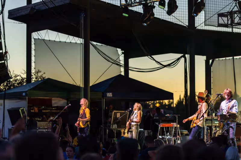Photo of Sheryl Crow performing in 2008