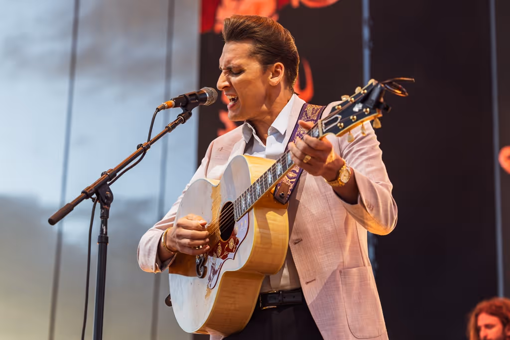 Red Clay Strays lead singer belting out a song on his guitar at Hayden Homes Amphitheater in Bend, Oregon. Photo by Daniel Stark