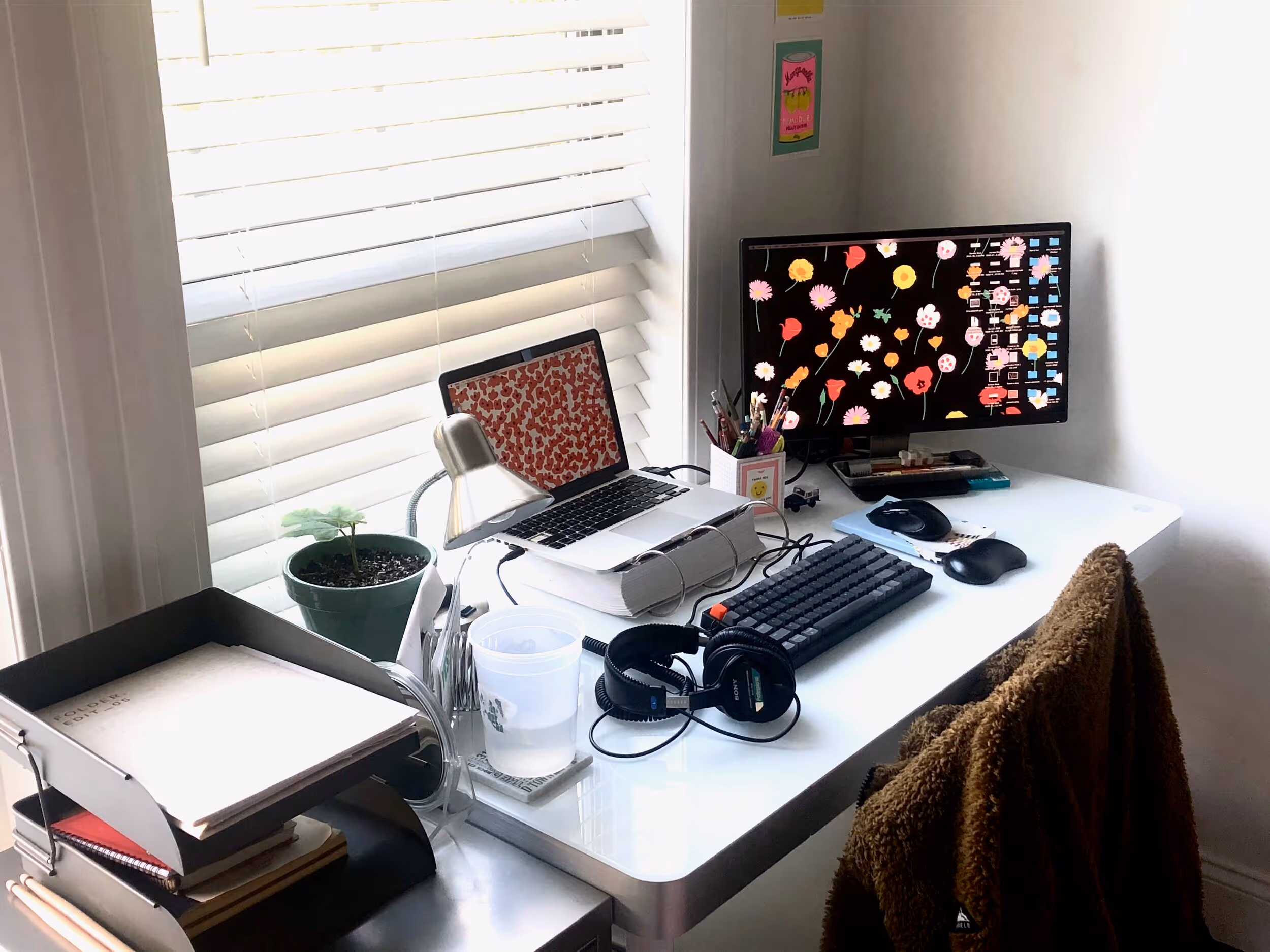 A beautiful working desk