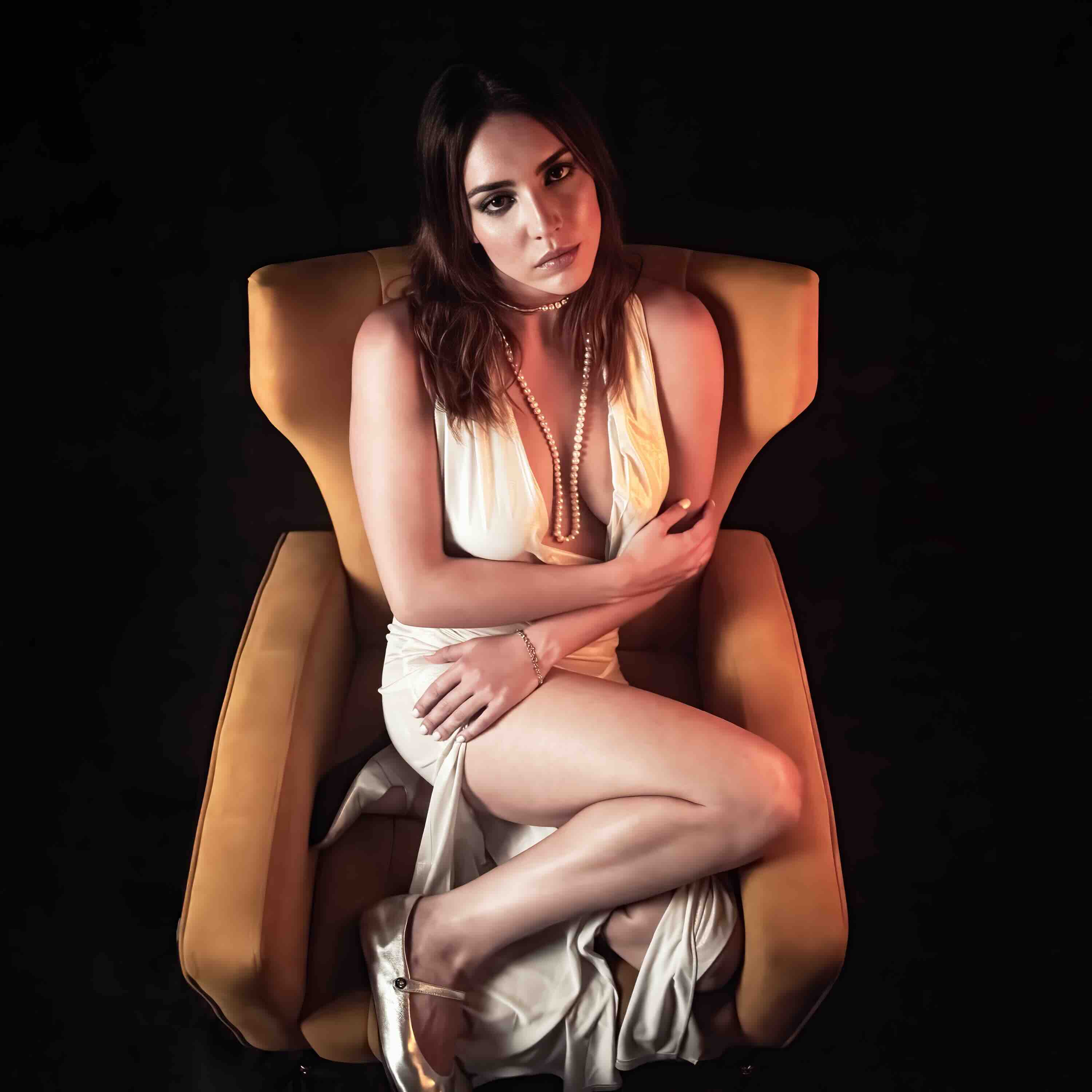 Ana Luna, photo credit: Noah Hoffman (@conversingwithaliens)