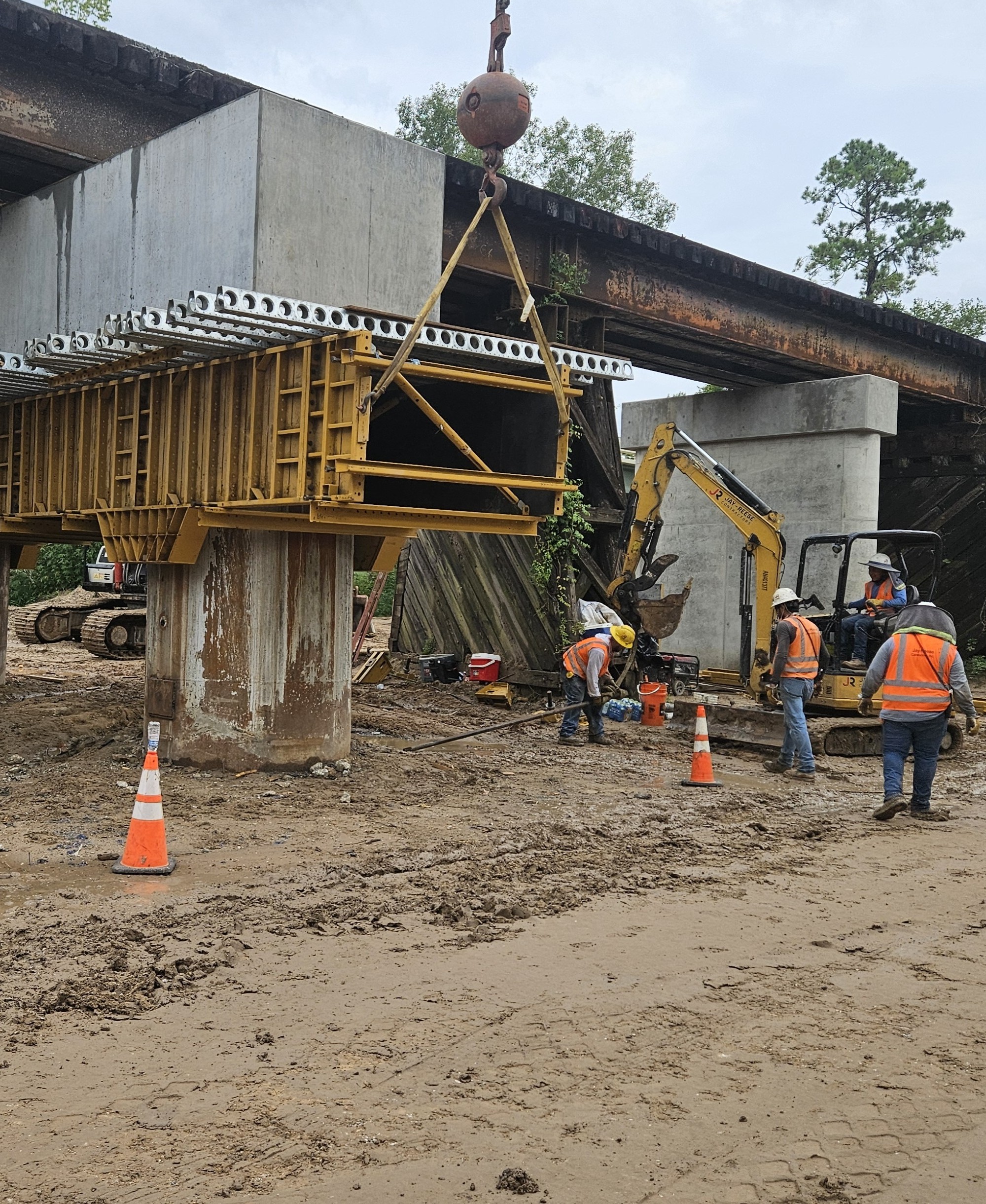 Union Pacific Railroad Bridge Foundation Emergency Stabilization - Houston, TX