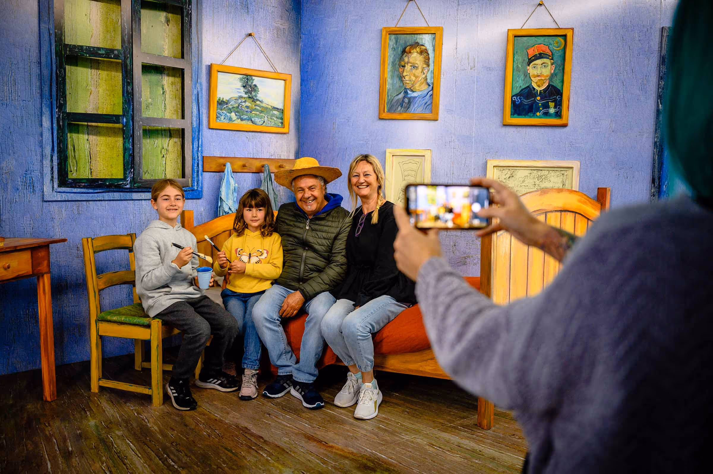 Family Van Gogh Alive Vincent's bedroom Grande Experiences immersive experiences