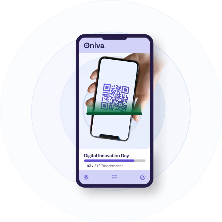 Ein Smartphone mit der Oniva-Check-in-App, das gerade einen QR-Code abscannt.