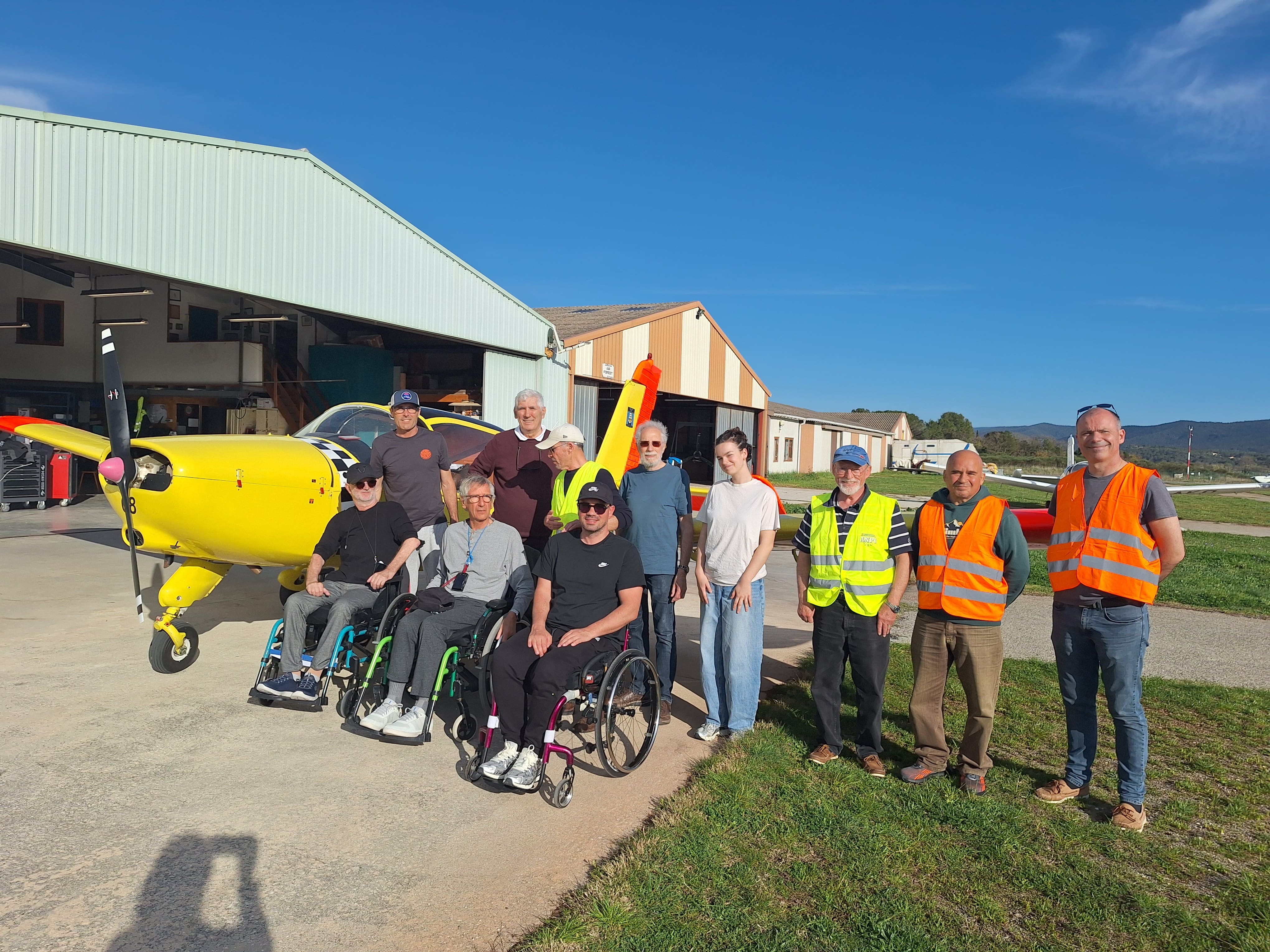 Tr'ès belle séance de vol, cette fois au profit de 3 patients du service kermes 2 de l'hopital Renée Sabran. Et encore merci aux pilotes , Gilles maguet et Pierre Crozet