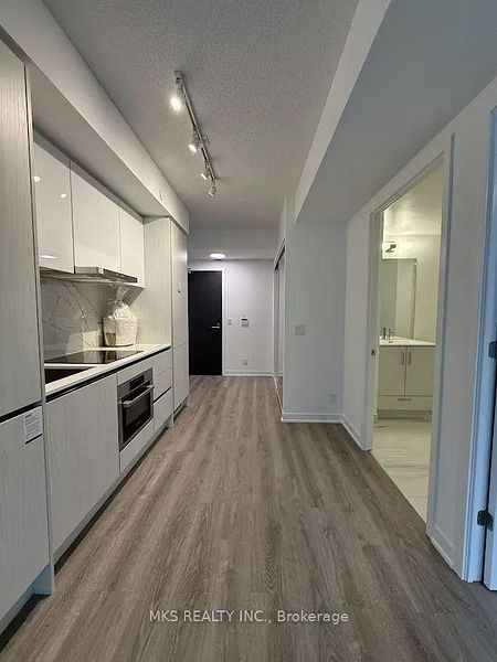 180 Front St E 818, Toronto