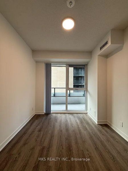 180 Front St E 818, Toronto