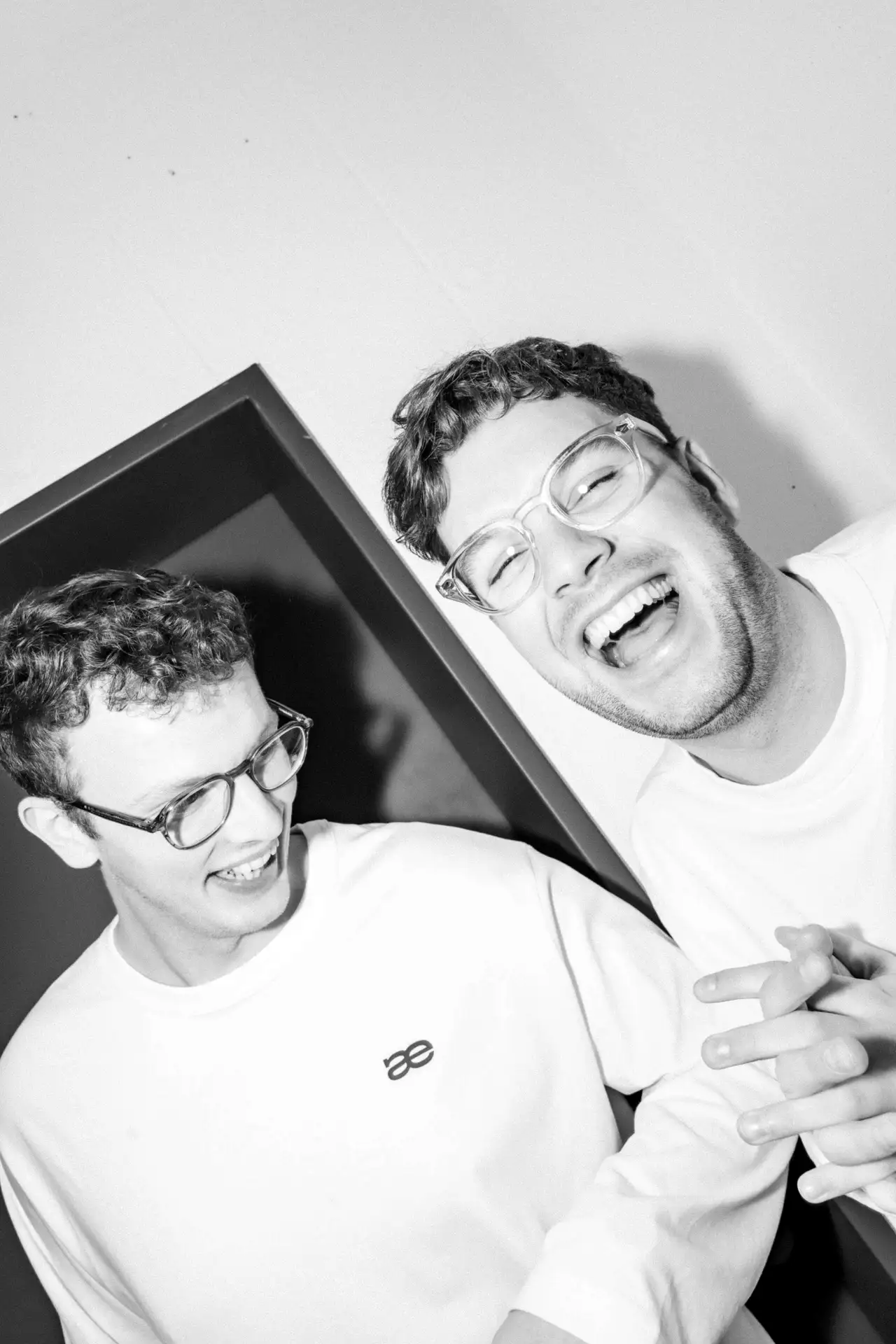 kim and tobi from laetters laughing very happy