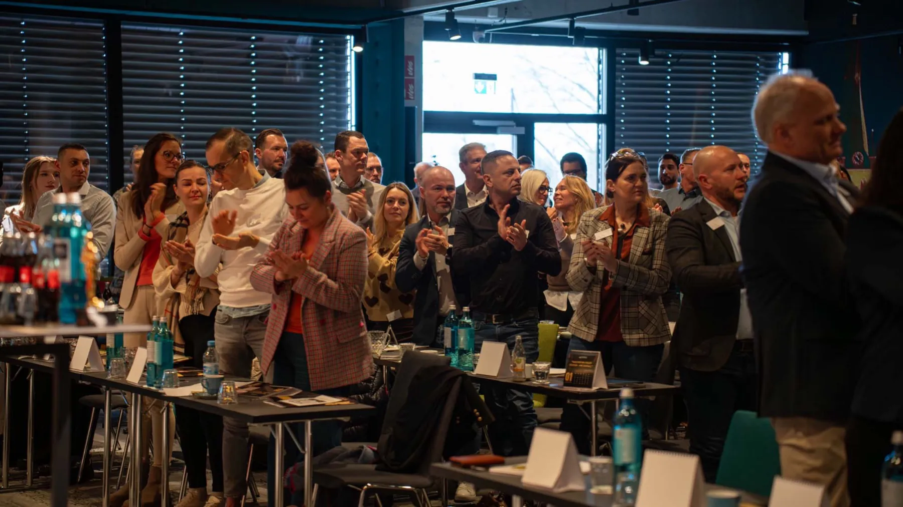 Standing Ovations im Saal beim Kick-Off