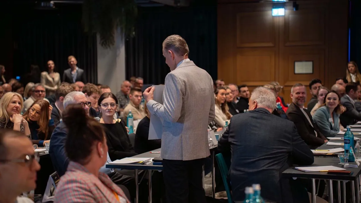 Gespräch am Rand der Bühne