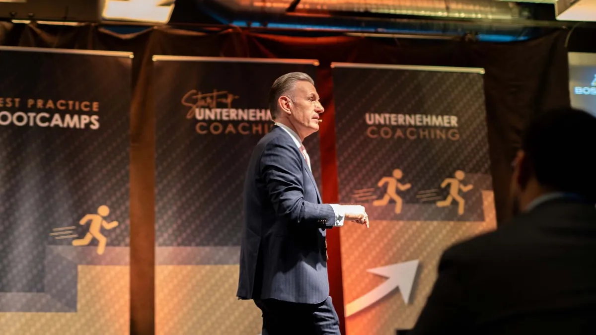 Heinz Bosbach auf der Kick-Off-Bühne