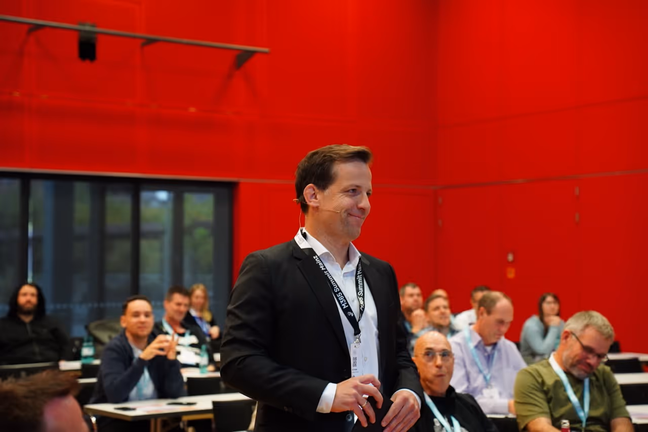 Oberbürgermeister Nino Haase bei der M365 Summit 2025