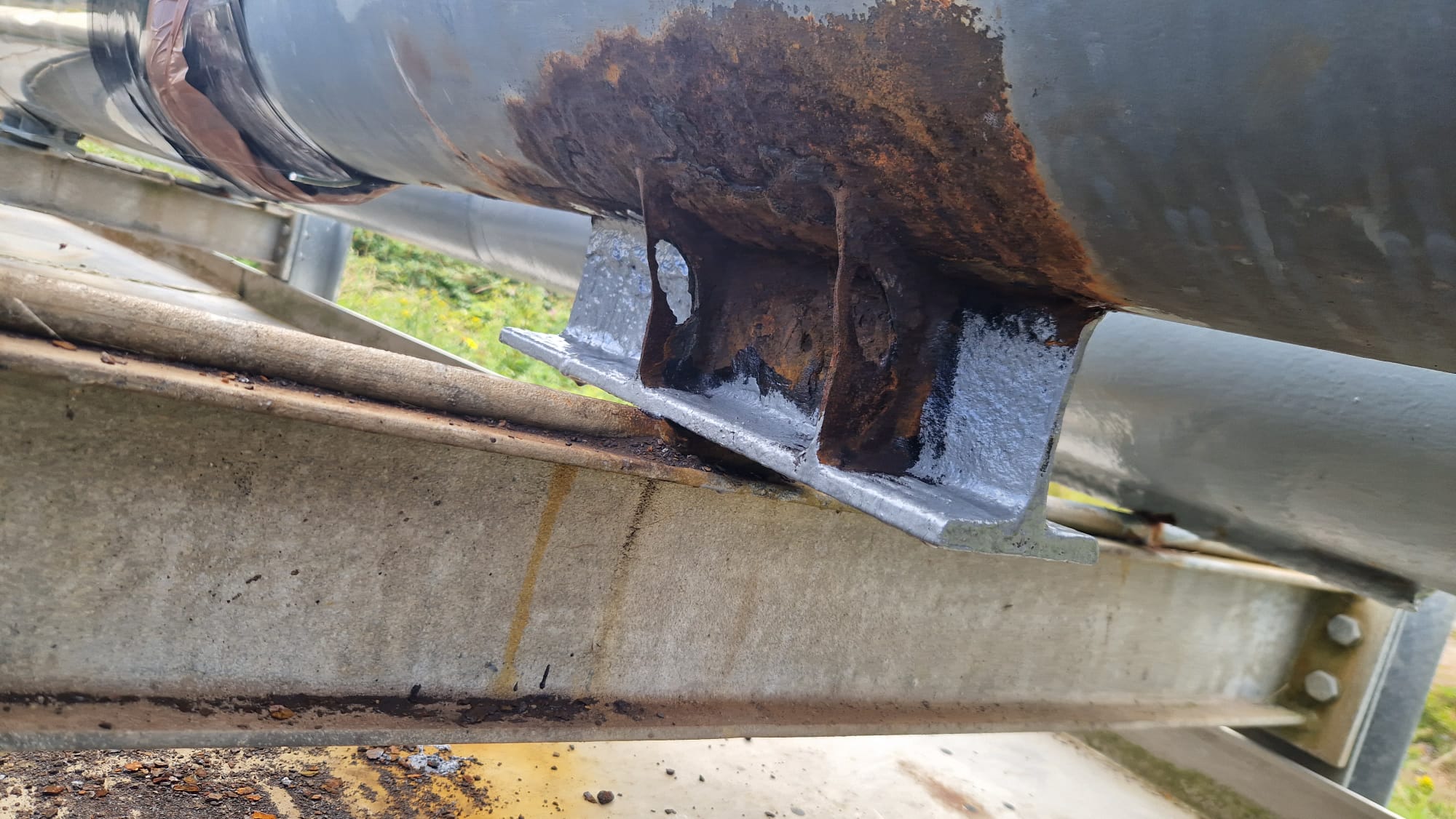 Corroded foot support before composite repair