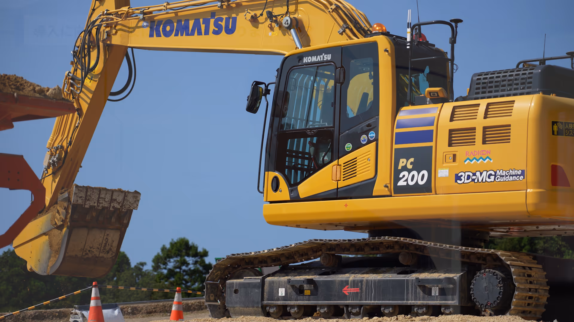 遠隔対応油圧ショベル