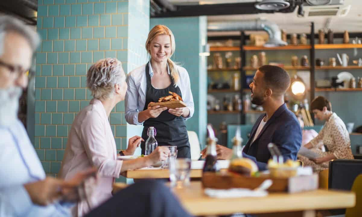 Dining scene in Chicago restaurant