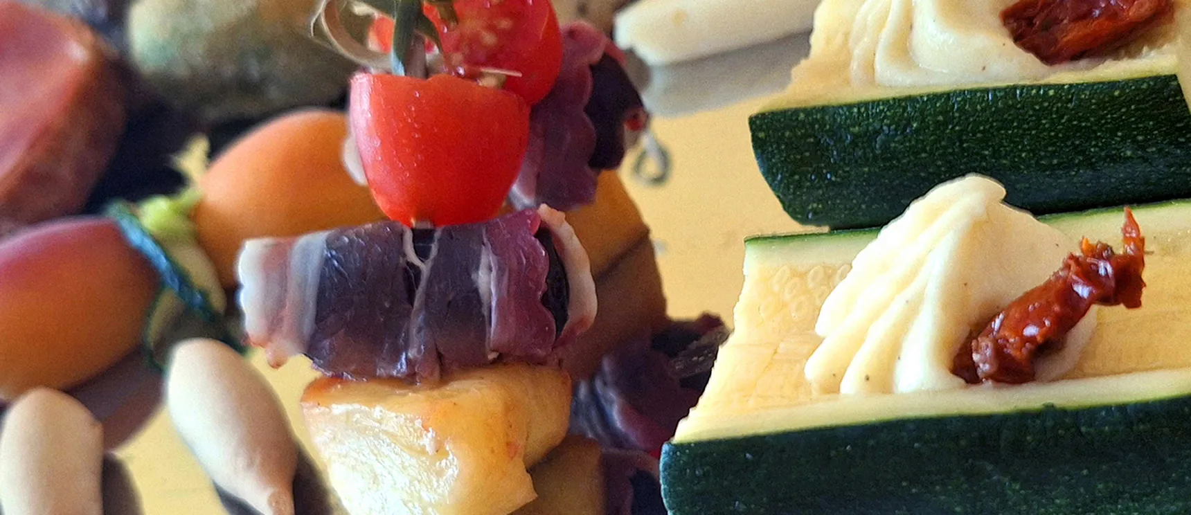 Verschiedene warme Fingerfood-Tapas