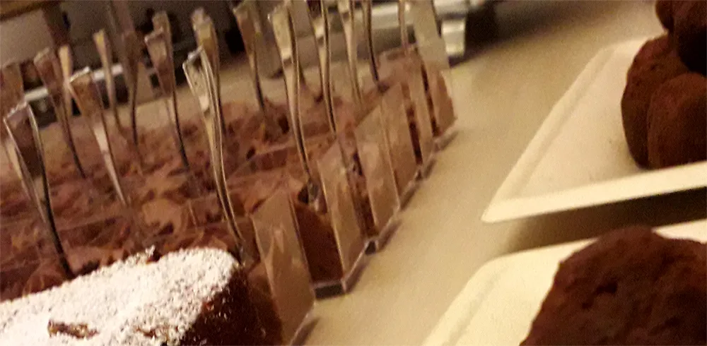 Schokoadenmousse, Schokoladentruffeln und Mandeltorte 