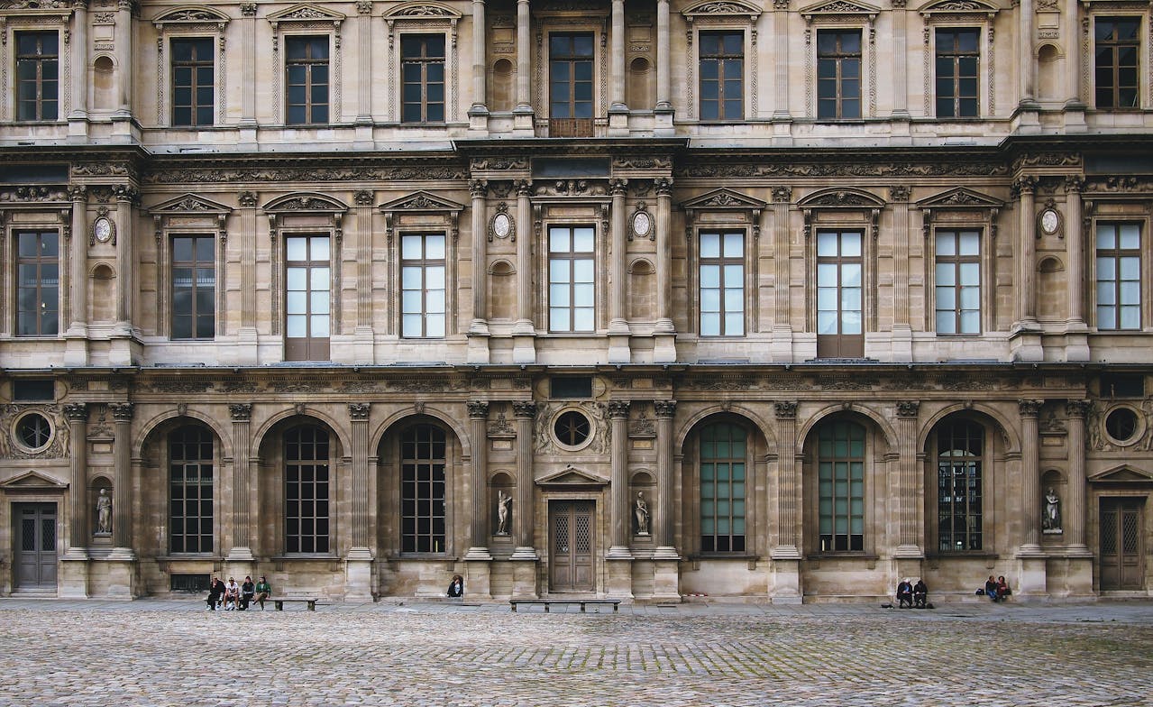 Reconversion dans l'immobilier et financement France Travail
