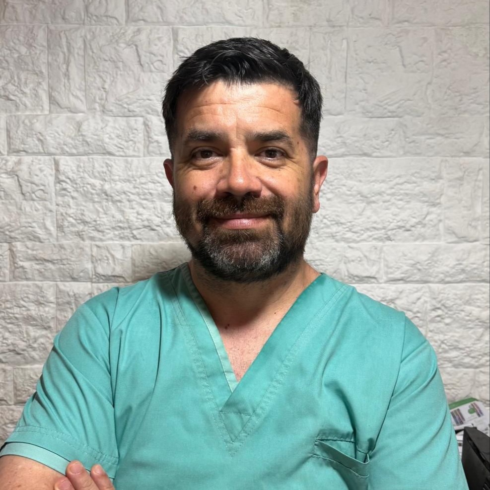 Ricardo Galeano, Dentista y cirujano