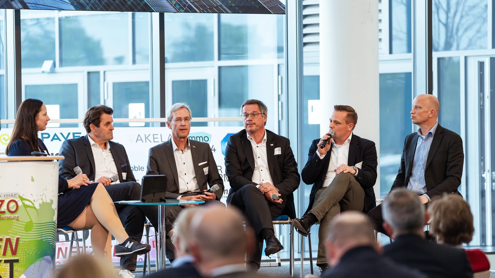 Paneldiskussion bei einer GHEZZO-Konferenz aus dem Projektarchiv von Maze & Friends.