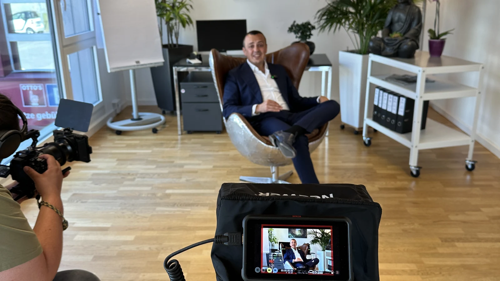 Interviewaufbau aus einer Videoproduktion von Maze & Friends.