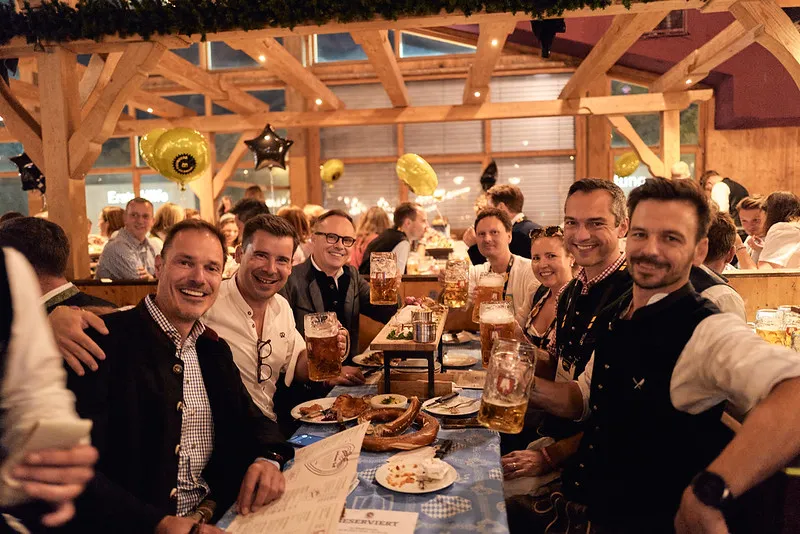Bits & Pretzels hosts, Felix Haas and Bernd Storm van's Gravesande with attendees at the VIP dinner.