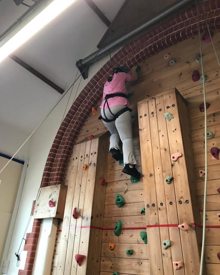 `440552545807076_122188100726529417