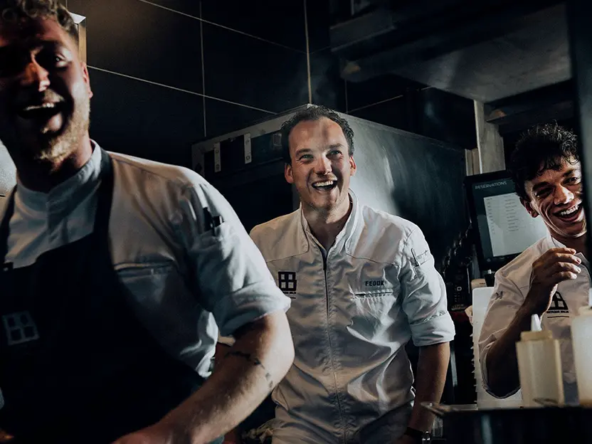 Lachende koks in de keuken, Bistrobars