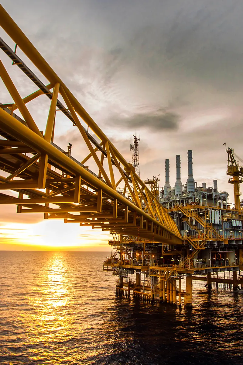 Offshoreplatform bij zonsondergang, Bakker Sliedrecht