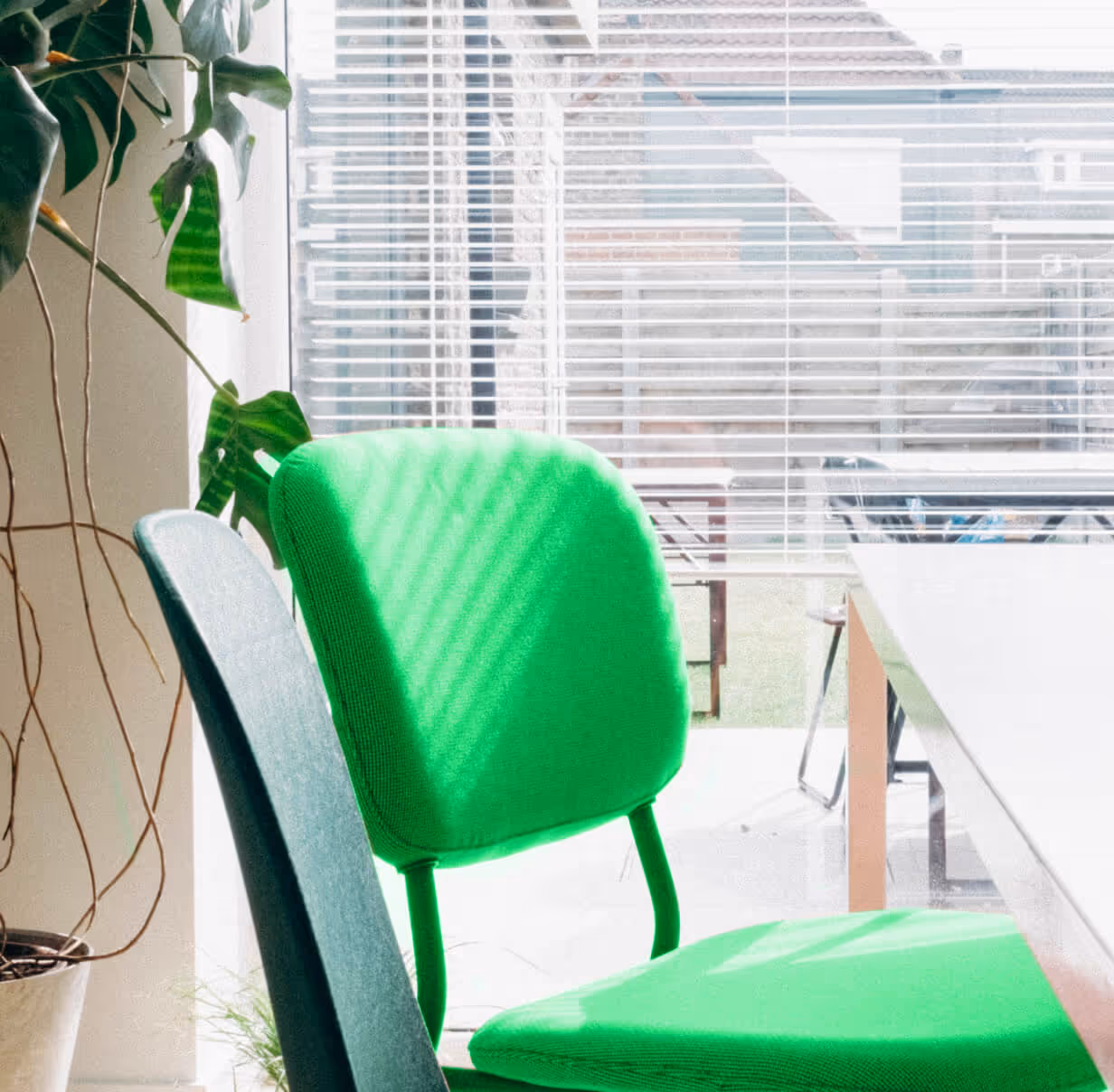 London - Emailstudio X Webflow Template