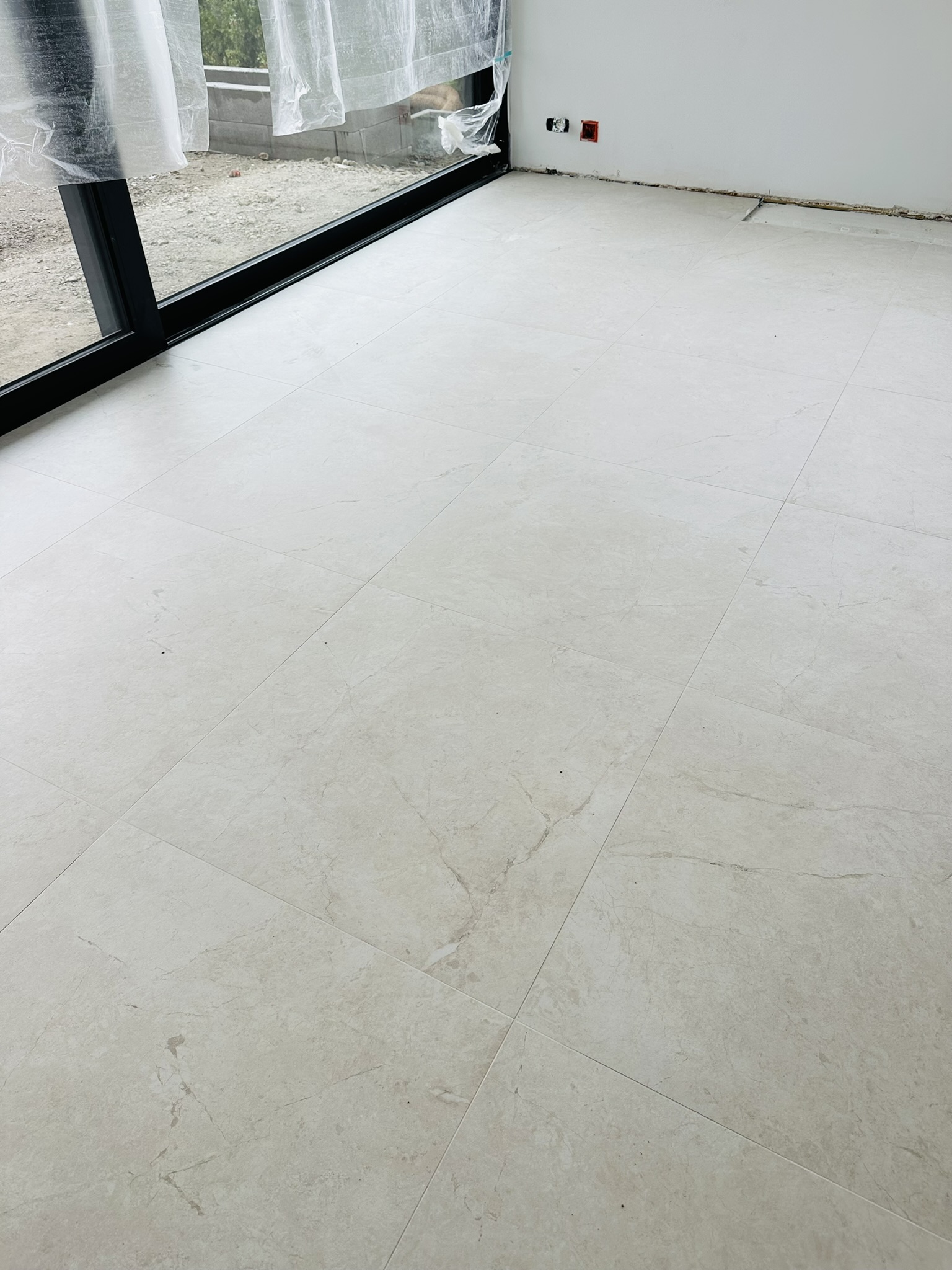 Large Format Tile Installation – Residential Interior