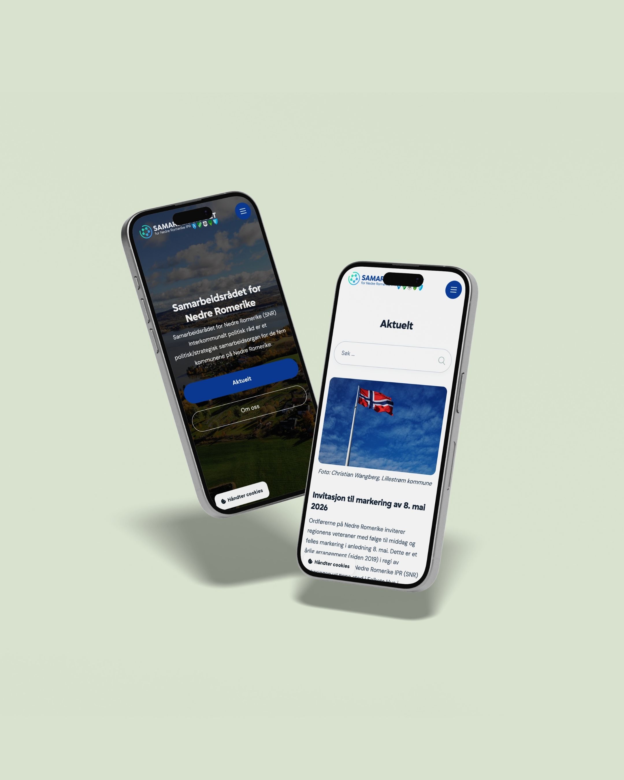 To smarttelefoner viser en nettside med norsk tekst. Den ene skjermen er mørk og viser et landskapsbilde; den andre er hvit og viser en nyhetsartikkel med et norsk flagg. Begge telefonene svever mot en lys bakgrunn.