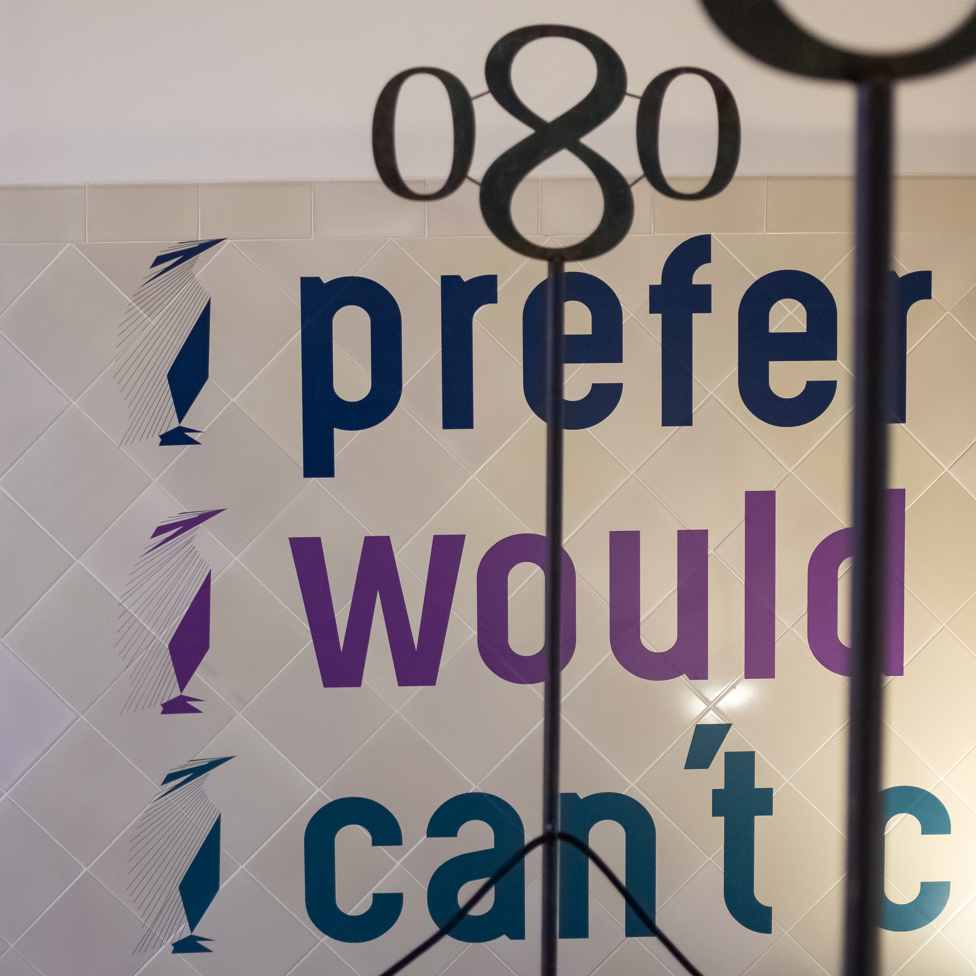 Pared de azulejos con el logotipo 080 y el texto I prefer, I would, I can't, 080 Barcelona Fashion FW 2019-2020 producida por ESMA Events