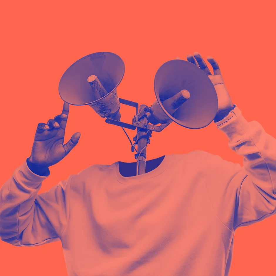 Photo collage with a dark blue gradient translation on a red surface. The motif shows the upper body of a man in a loose-fitting sweatshirt. Instead of the head, two loudspeakers have been inserted at this point of the motif. The person is holding his hands up as if he is listening to a sound to be heard.