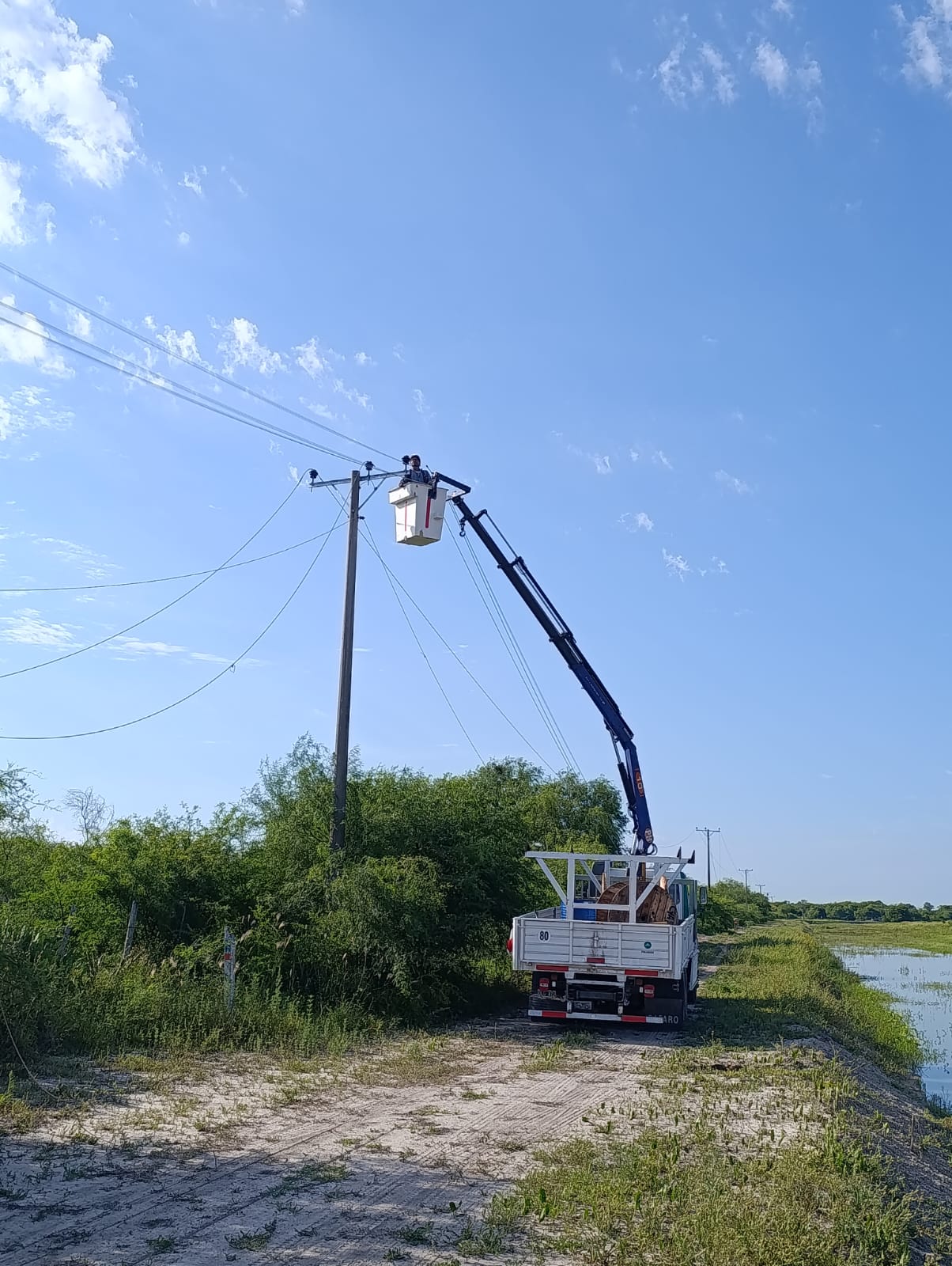 LOS AMORES - REMODELACIÓN INTEGRAL DE LÍNEA DE MEDIA TENSIÓN