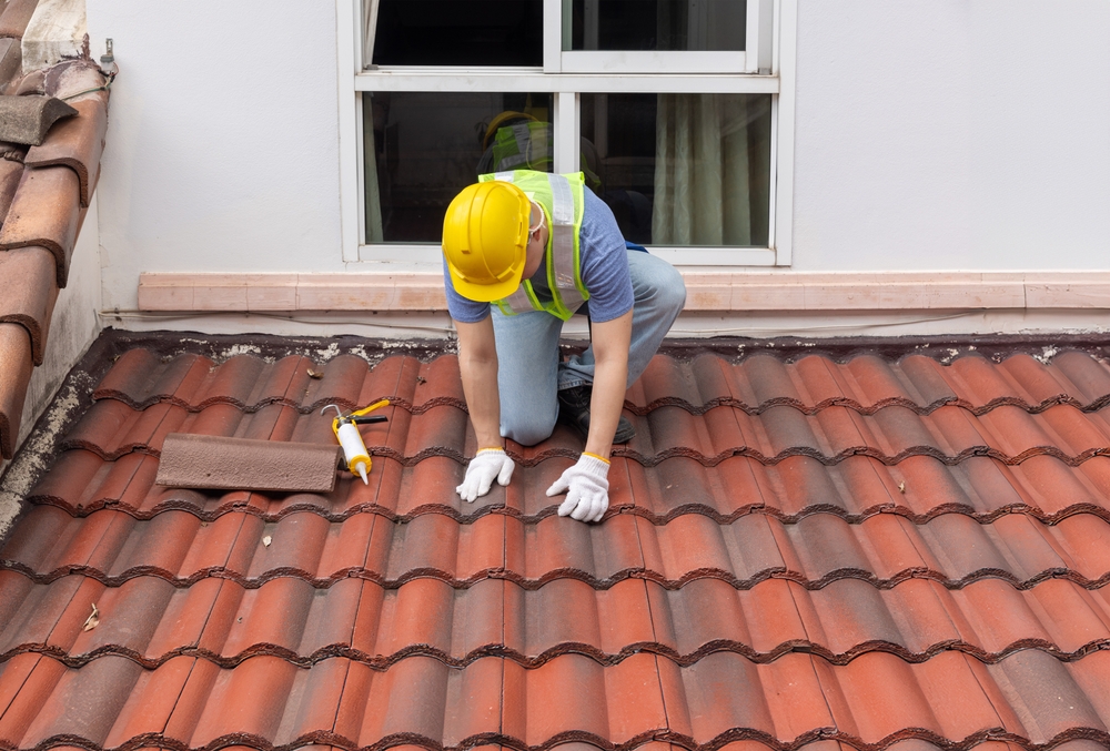 Avoid Spring Leaks: Restore Your Roof in Winter