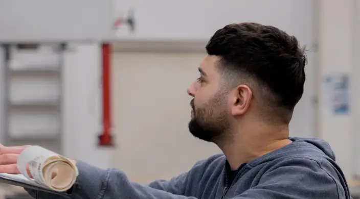 Mitarbeiter männlich von Reku Thermoforming