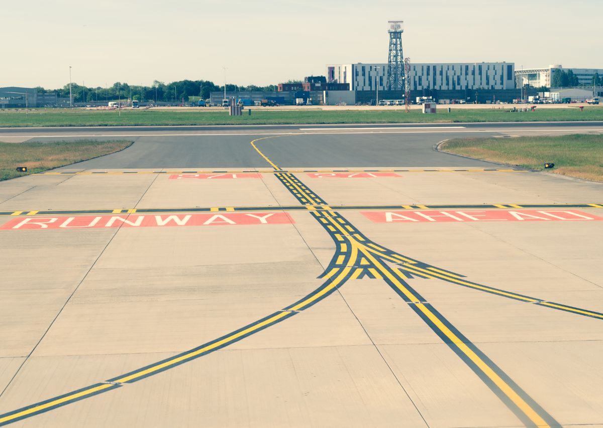 Savannah Aviation blog illustration: Understanding Runway Markings for Safer Flight Operations