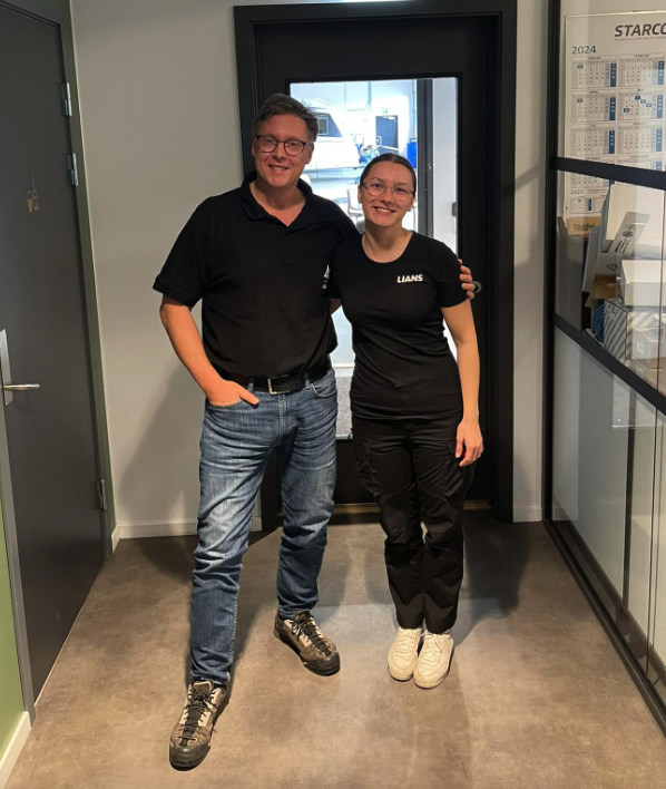 Foto av hyggelige og smilende ansatte