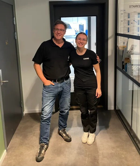 Foto av hyggelige og smilende ansatte